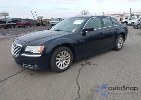 2013 Chrysler 300 Motown z USA, uszkodzony, nr VIN 2C3CCAAG8DH615293